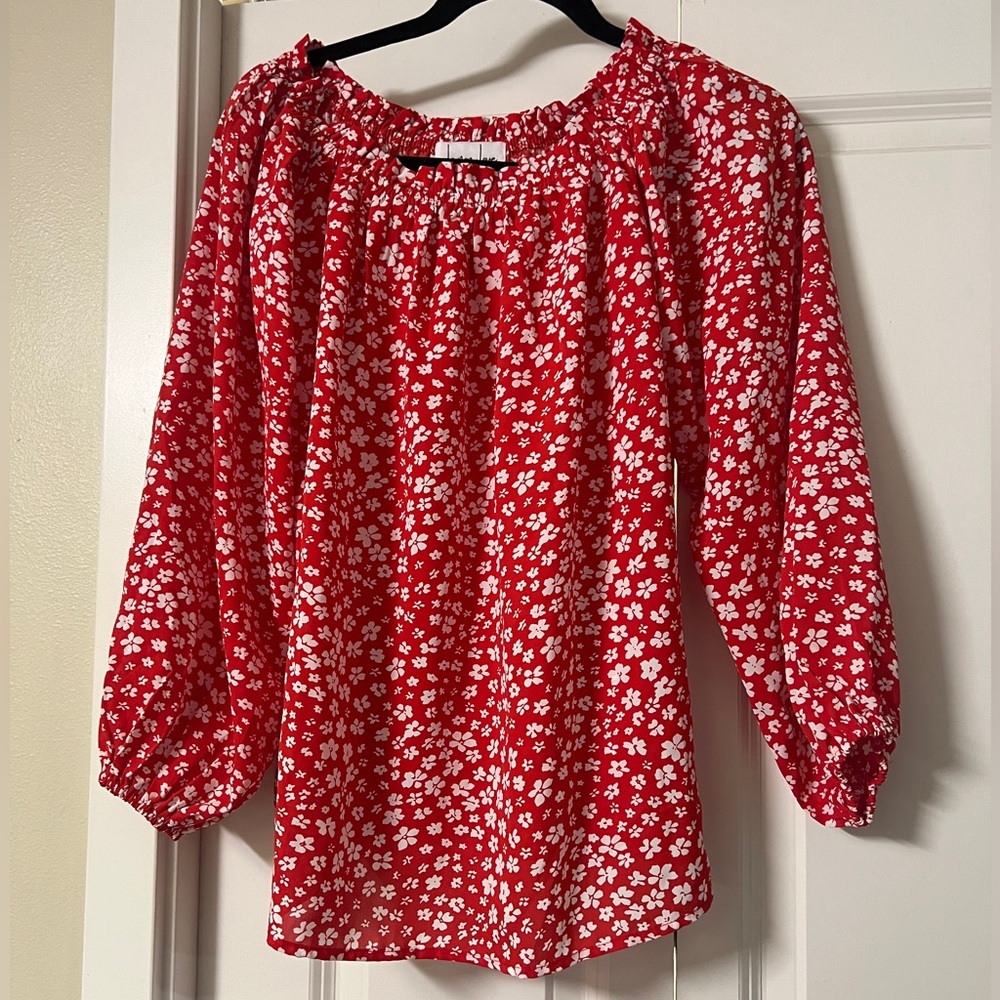 Super cute floral blouse!